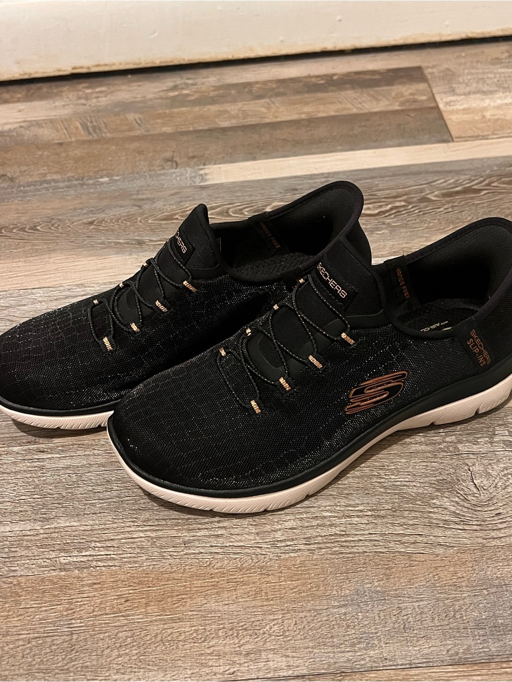Skechers women’s  Black Slip-On air cooled memory foam Sneakers size 7